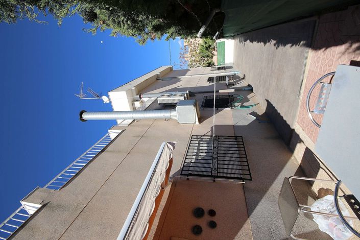 Image No.17-4 Bed Commercial for sale