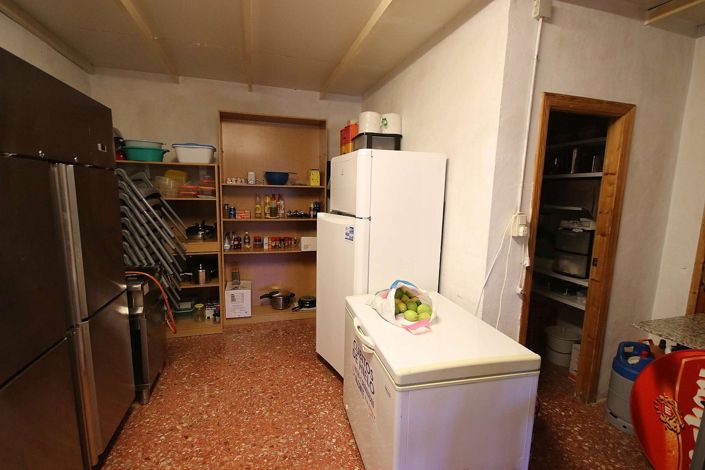 Image No.24-4 Bed Commercial for sale