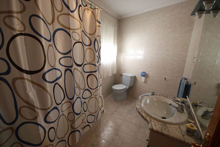 Image No.41-4 Bed Commercial for sale