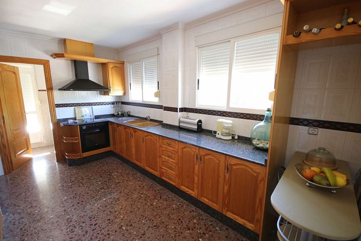 Image No.44-4 Bed Commercial for sale