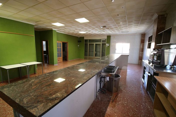 Image No.7-4 Bed Commercial for sale