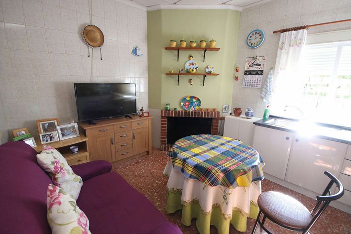 Image No.9-4 Bed Commercial for sale