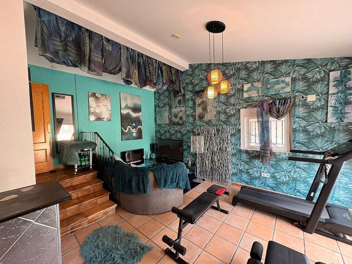 Image No.17-8 Bed Villa for sale