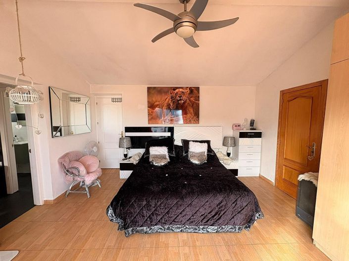 Image No.22-8 Bed Villa for sale