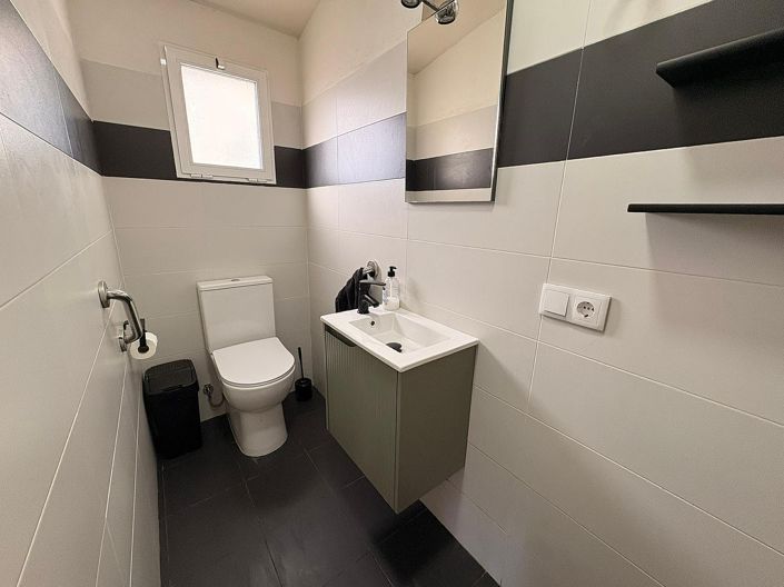 Image No.25-8 Bed Villa for sale