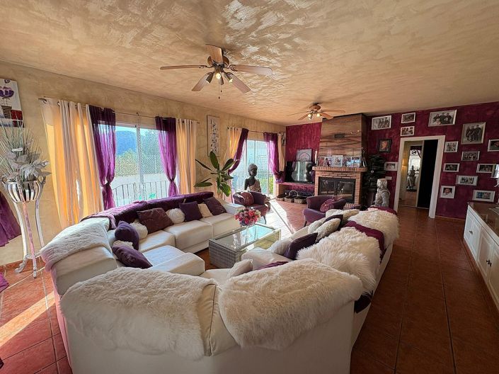 Image No.3-8 Bed Villa for sale