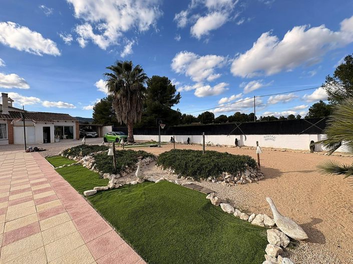 Image No.6-8 Bed Villa for sale