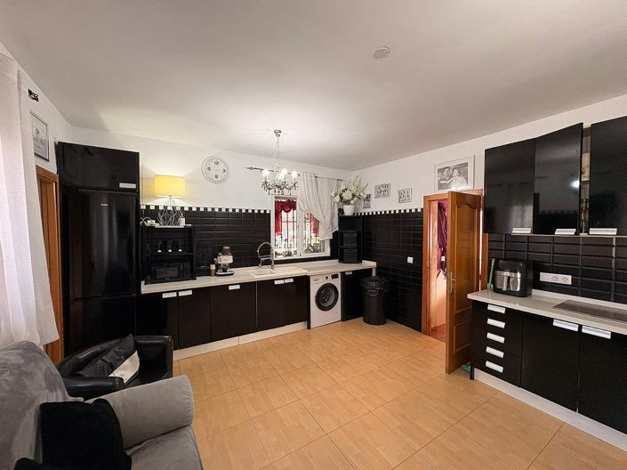 Image No.8-8 Bed Villa for sale