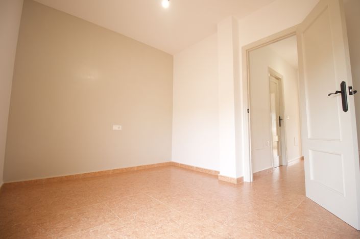 Image No.18-3 Bed Apartment for sale