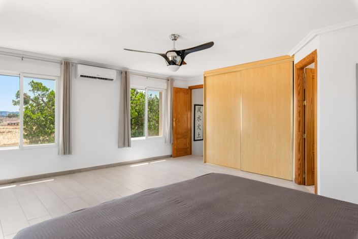 Image No.26-4 Bed Country House for sale