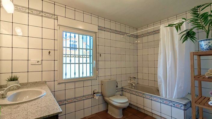 Image No.38-4 Bed Villa for sale