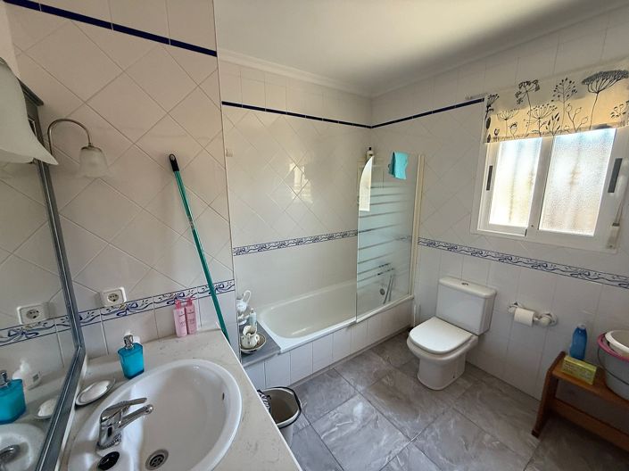 Image No.15-5 Bed Country House for sale