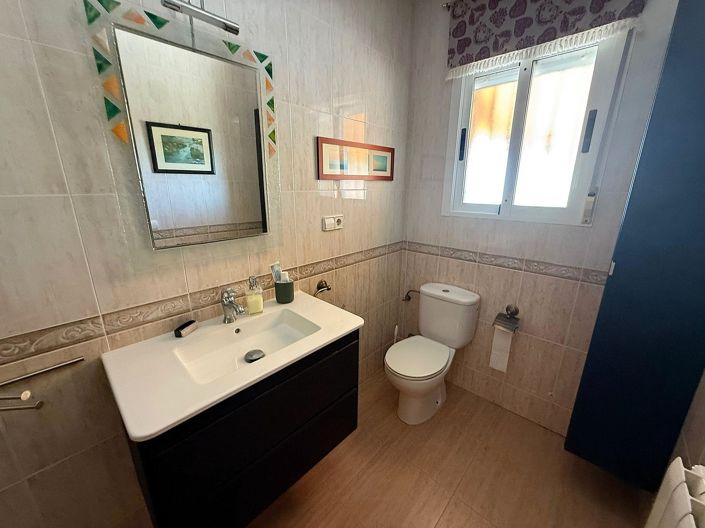 Image No.17-5 Bed Country House for sale