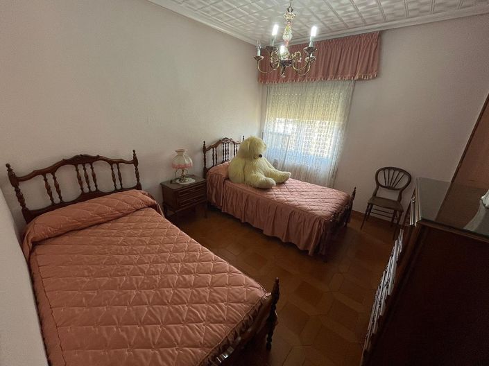 Image No.13-5 Bed Townhouse for sale