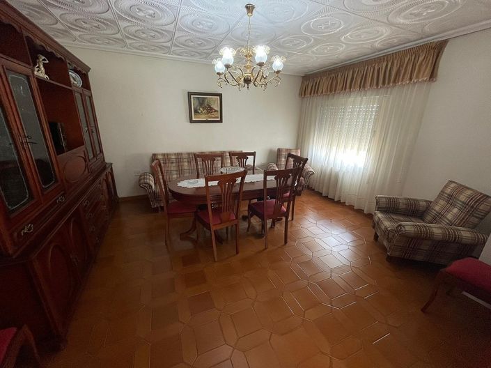 Image No.16-5 Bed Townhouse for sale