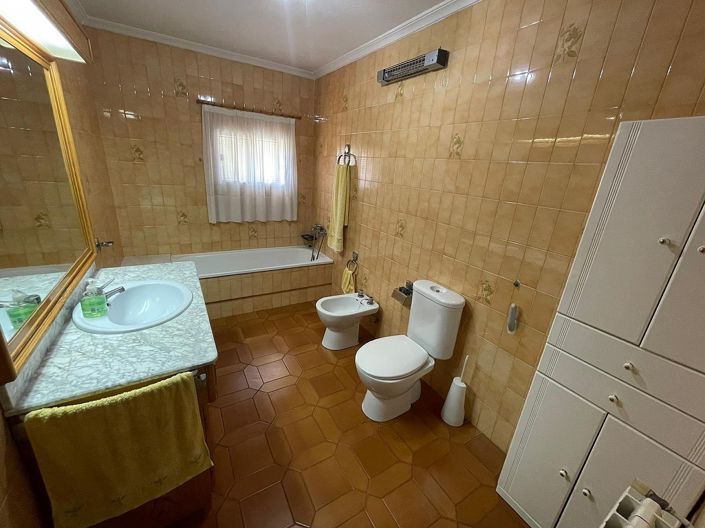 Image No.17-5 Bed Townhouse for sale