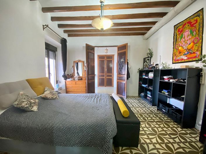 Image No.10-7 Bed Townhouse for sale