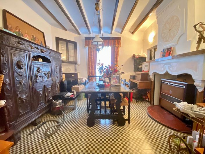 Image No.13-7 Bed Townhouse for sale