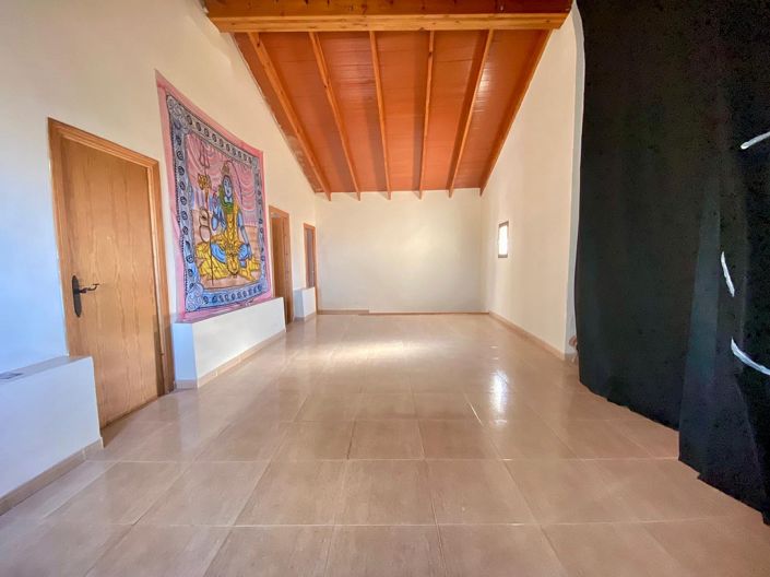 Image No.29-7 Bed Townhouse for sale