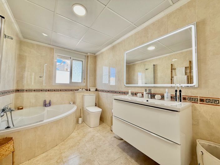 Image No.24-3 Bed Villa for sale