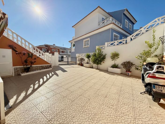 Image No.29-3 Bed Villa for sale