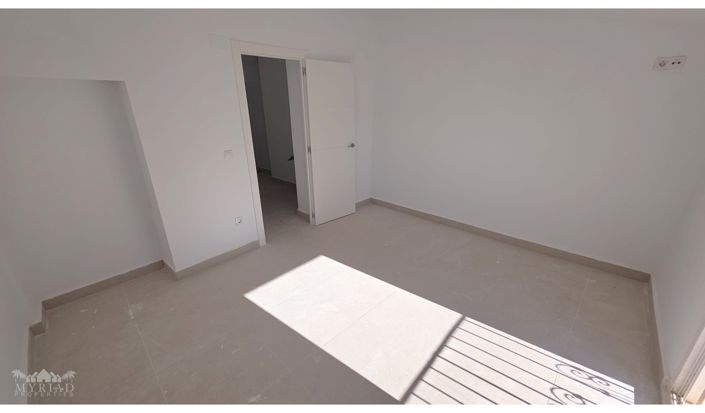 Image No.13-3 Bed Townhouse for sale