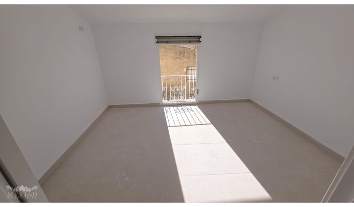 Image No.18-3 Bed Townhouse for sale