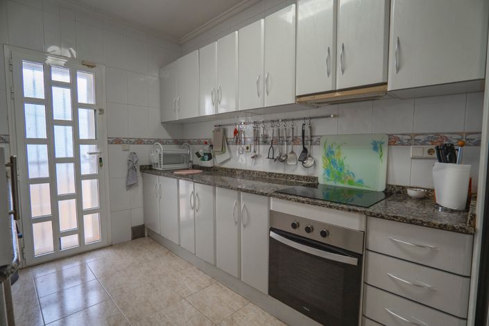 Image No.12-3 Bed Townhouse for sale