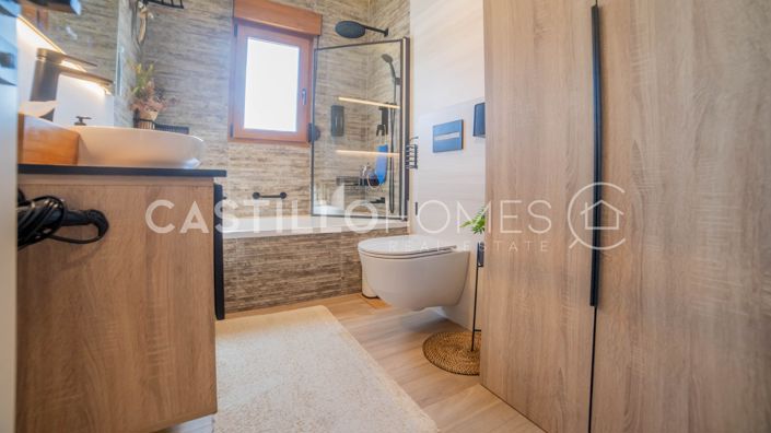 Image No.17-4 Bed Villa for sale