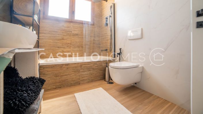 Image No.28-4 Bed Villa for sale