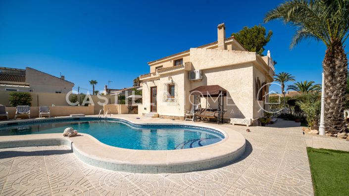 Image No.36-4 Bed Villa for sale