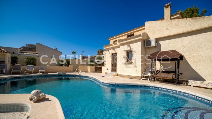 Image No.37-4 Bed Villa for sale