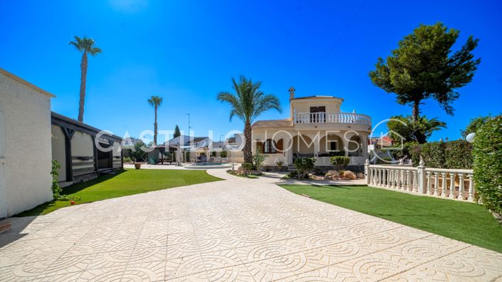 Image No.42-4 Bed Villa for sale