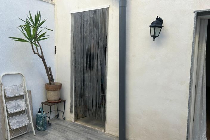 Image No.18-3 Bed Townhouse for sale