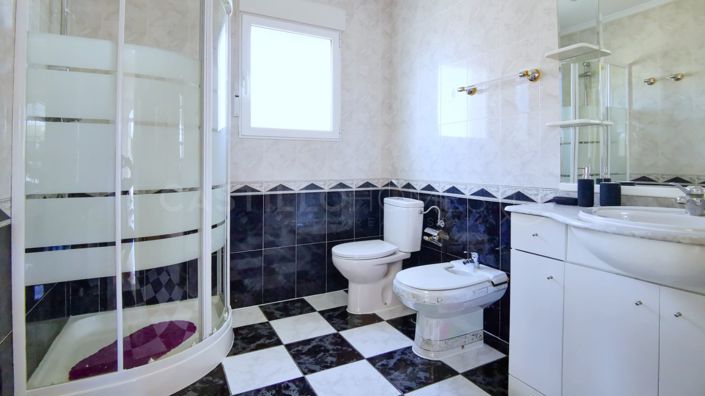 Image No.17-5 Bed Villa for sale