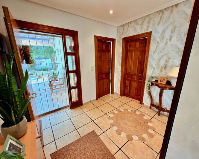 Image No.3-4 Bed Villa for sale