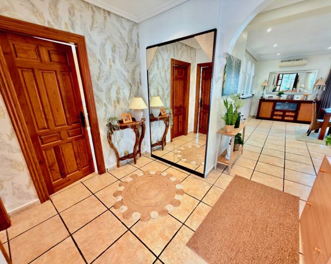 Image No.4-4 Bed Villa for sale