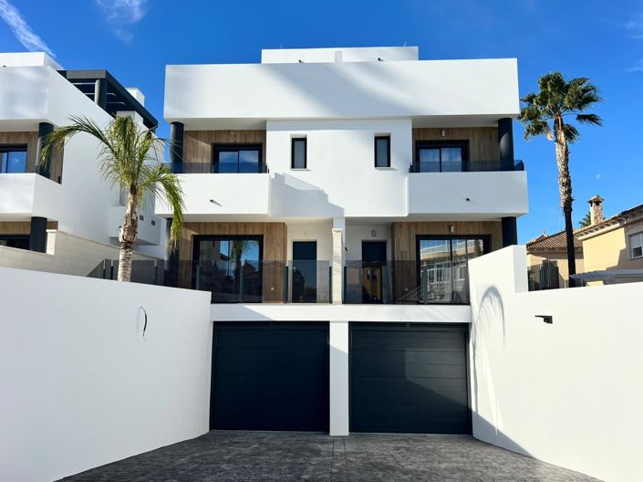 Image No.4-3 Bed Villa for sale