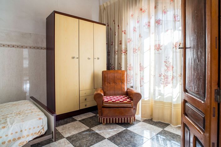 Image No.12-6 Bed Townhouse for sale