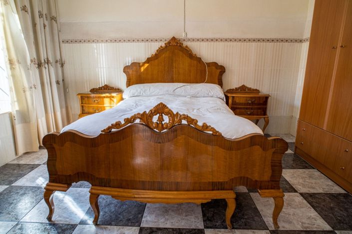 Image No.15-6 Bed Townhouse for sale