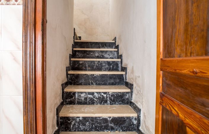 Image No.18-6 Bed Townhouse for sale