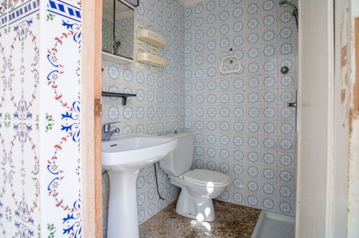 Image No.24-6 Bed Townhouse for sale