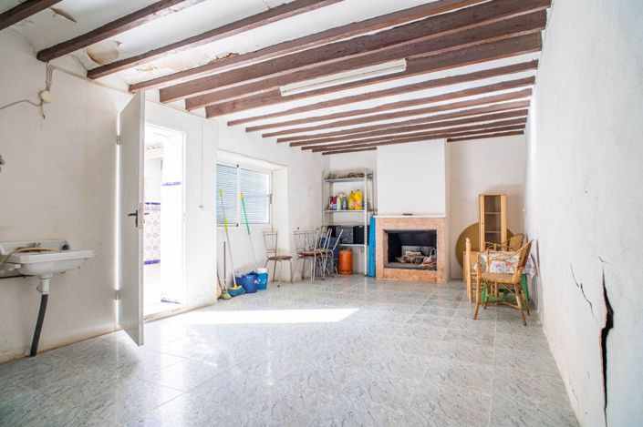 Image No.25-6 Bed Townhouse for sale