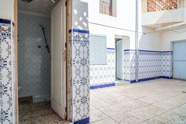 Image No.27-6 Bed Townhouse for sale