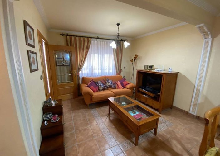 Image No.19-5 Bed Townhouse for sale