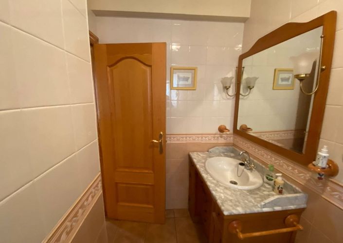 Image No.22-5 Bed Townhouse for sale