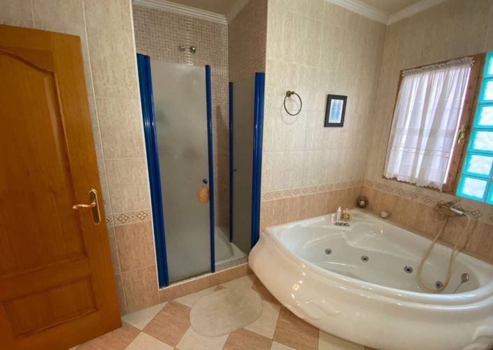 Image No.27-5 Bed Townhouse for sale