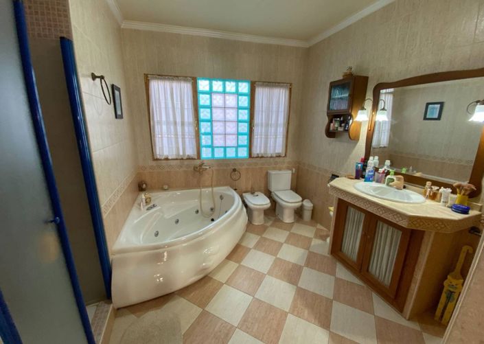 Image No.28-5 Bed Townhouse for sale