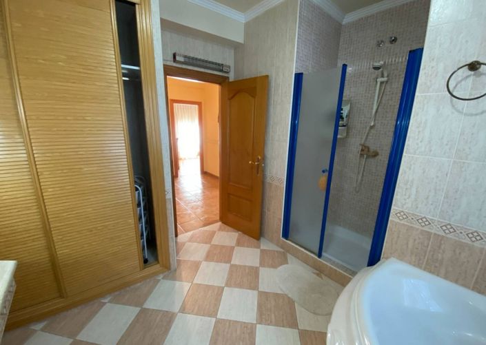 Image No.29-5 Bed Townhouse for sale