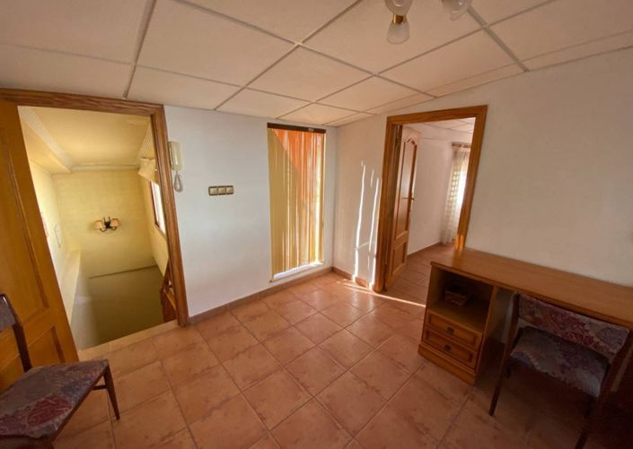 Image No.43-5 Bed Townhouse for sale